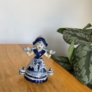 DELFT blue and white figurine from Holland. Ceramic blue and white girl figurine
